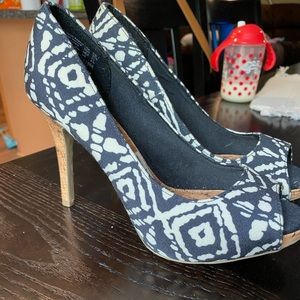 Open toe 4in heels. Christian Siriano.